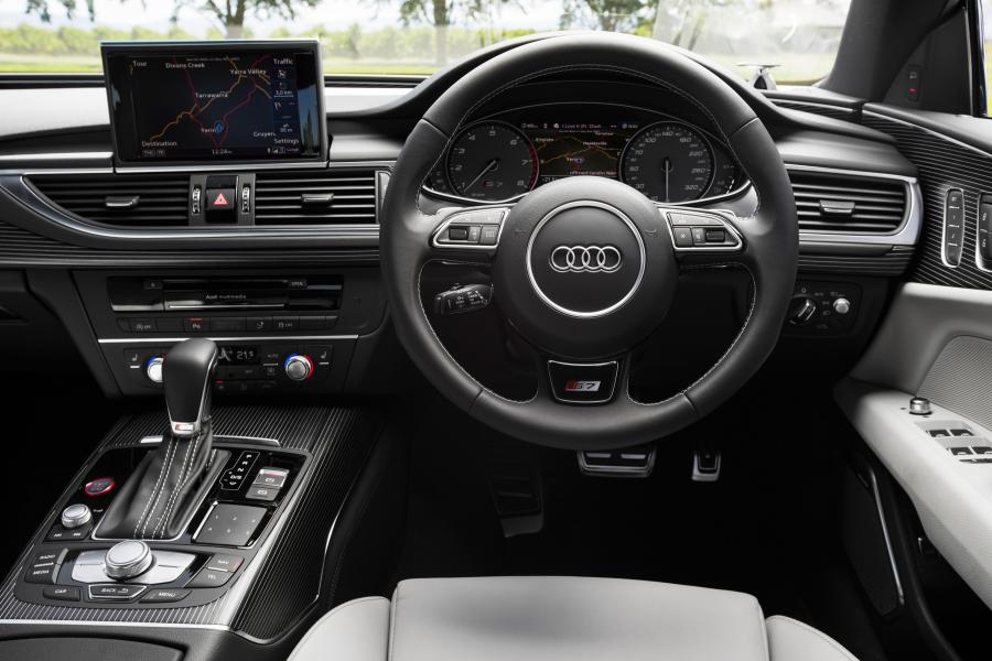 Торпедо Audi S7 Sportback 2015 года  (AU) (фото 11 из 13)